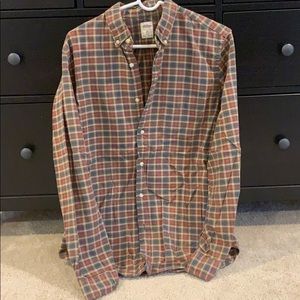 Men’s long sleeve buttoned shirt